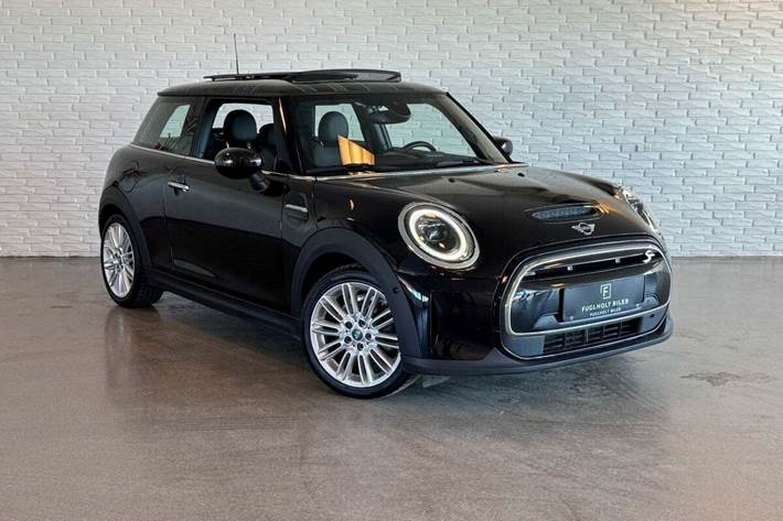 Sort Mini Cooper SE fra 2022 set udefra