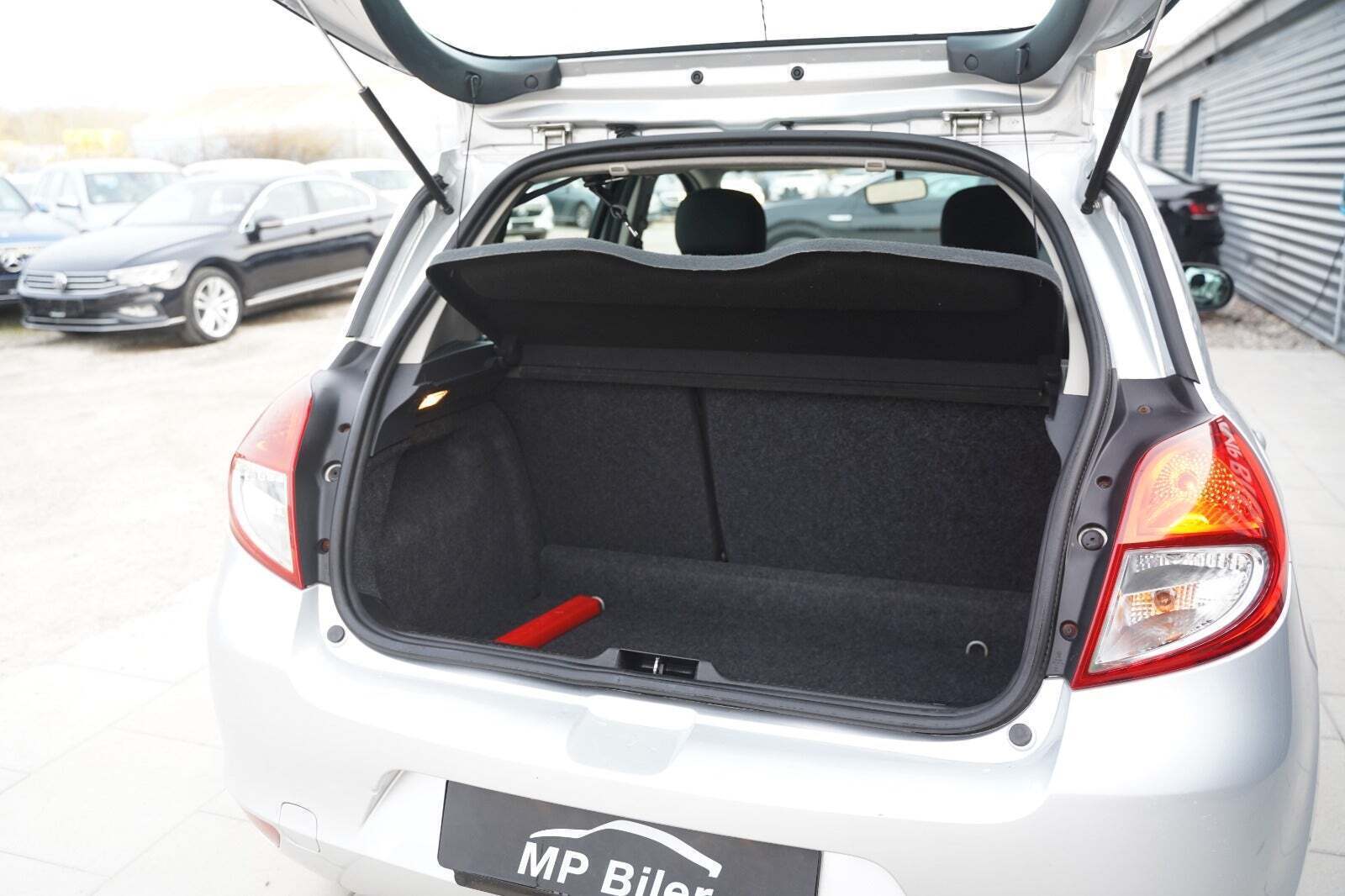 Sølv Renault Clio III fra 2011