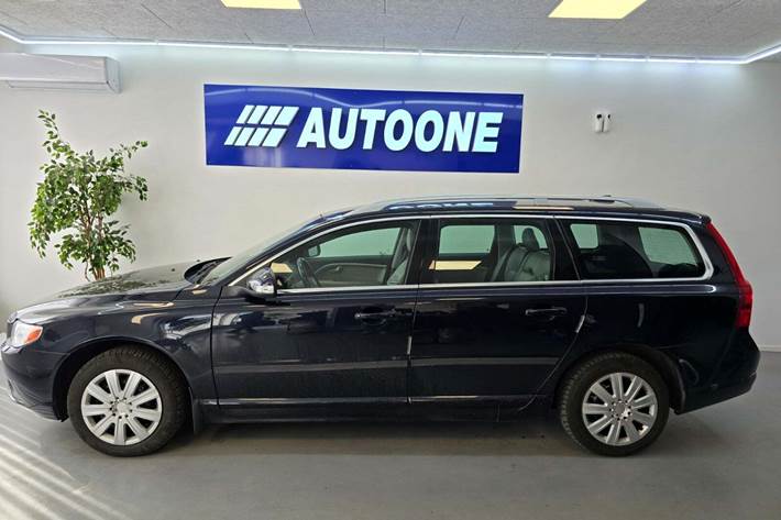 Blå Volvo V70 fra 2009