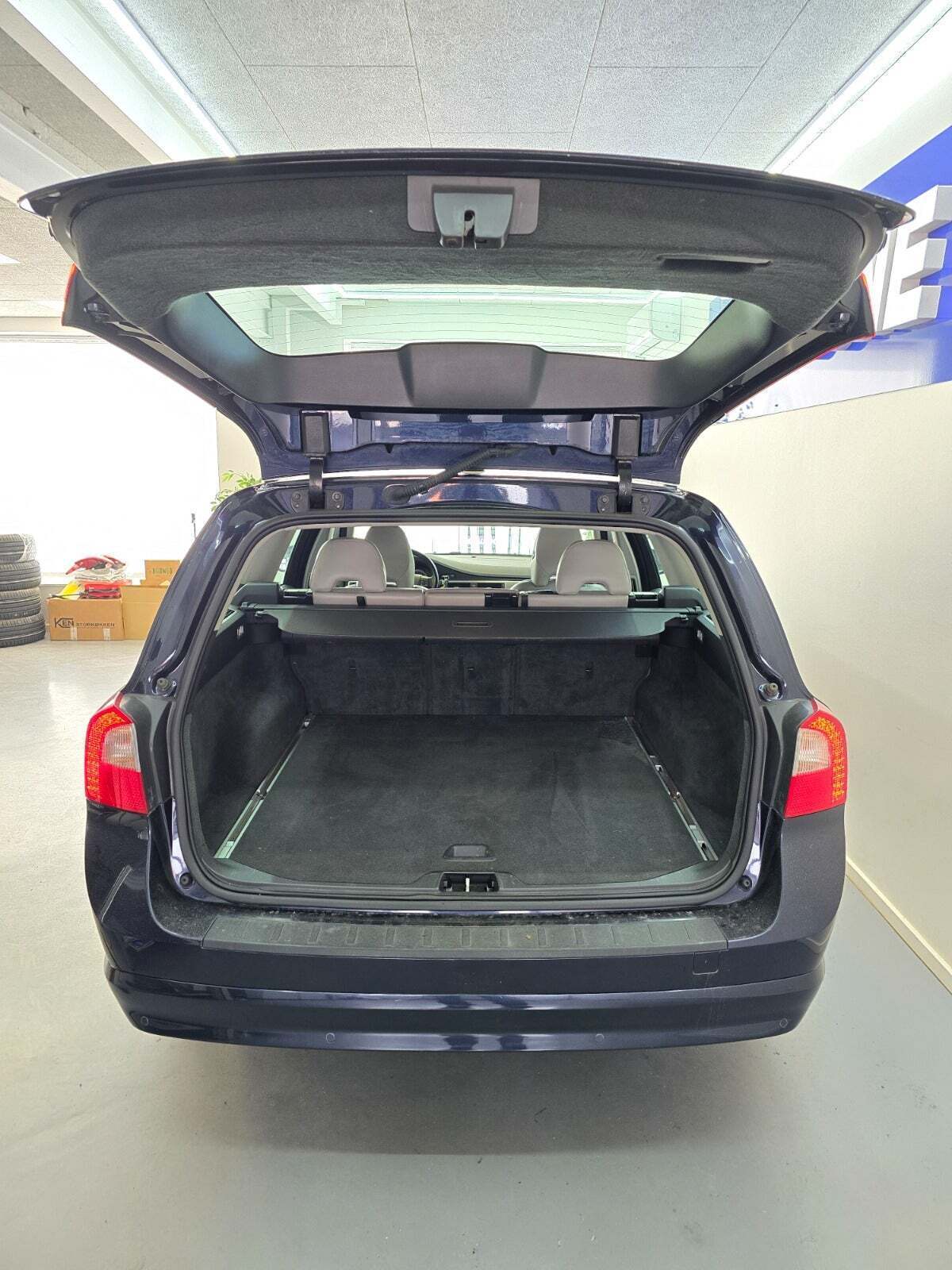 Blå Volvo V70 fra 2009