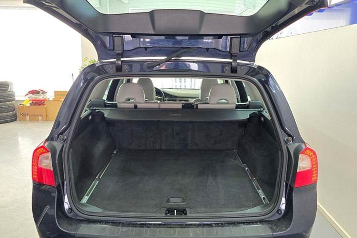 Blå Volvo V70 fra 2009