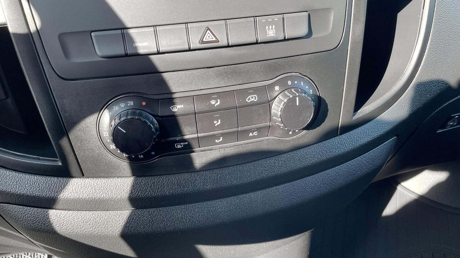 Hvid Mercedes eVito 129 fra 2021