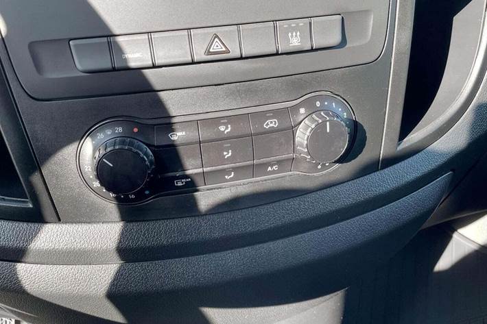 Hvid Mercedes eVito 129 fra 2021