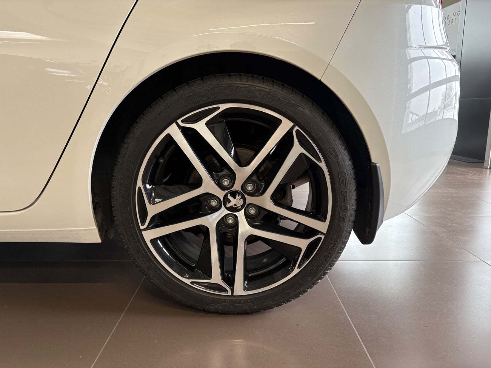 Peugeot 308 1,2 e-THP 130 Selection Sky