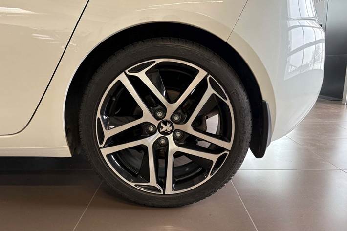 Hvid Peugeot 308 fra 2018