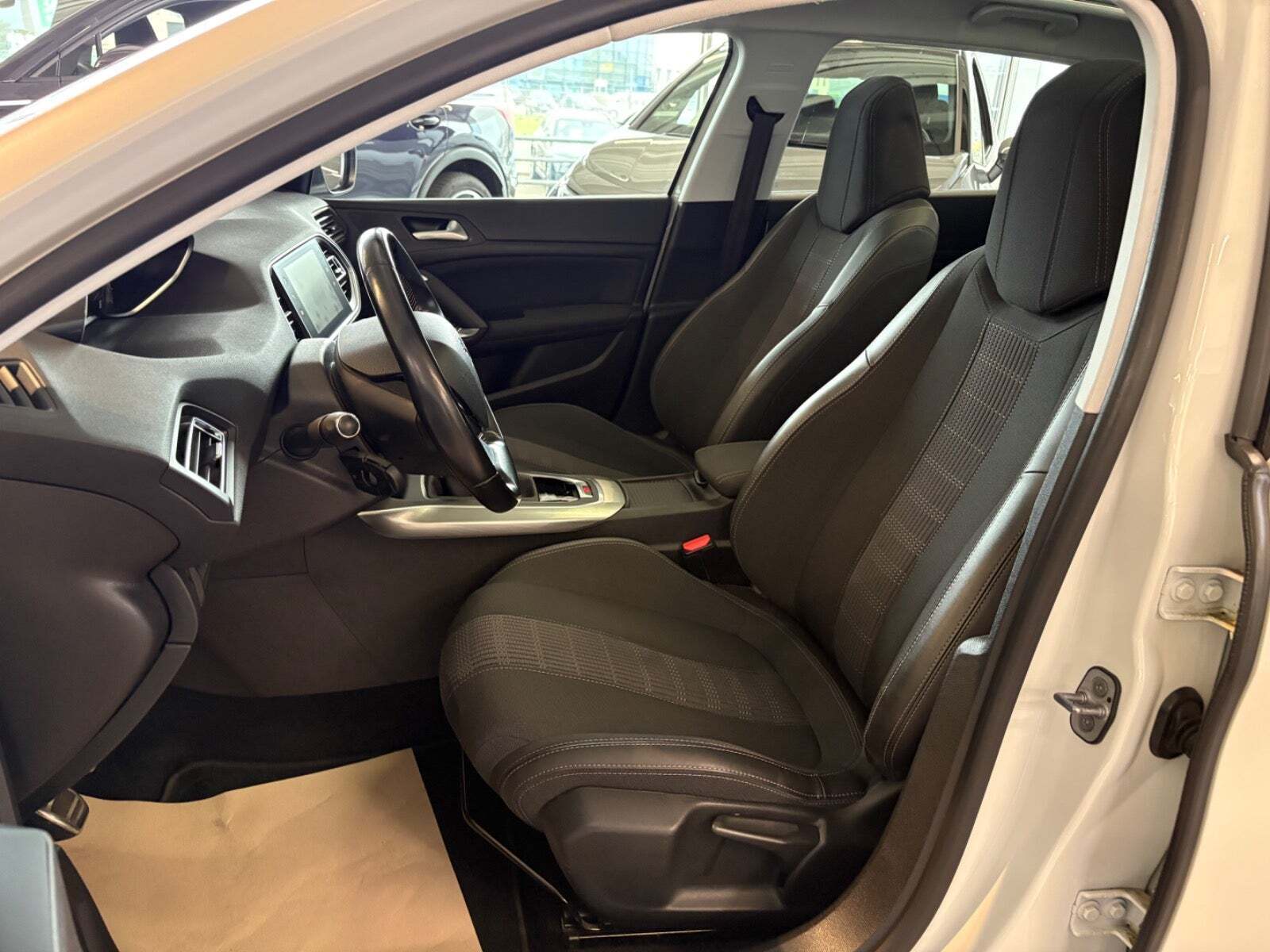 Peugeot 308 1,2 e-THP 130 Selection Sky