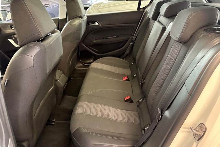 Hvid Peugeot 308 fra 2018