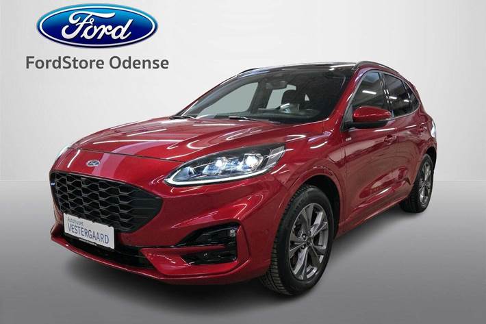 Rød Ford Kuga fra 2020 set udefra