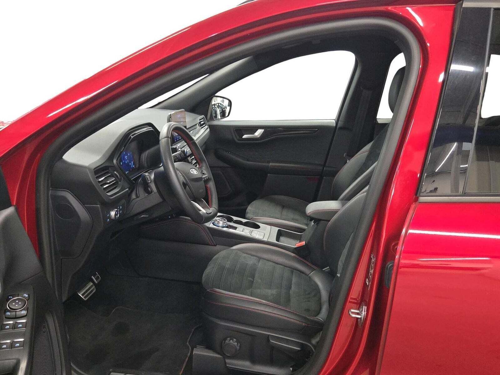 Rød Ford Kuga fra 2020