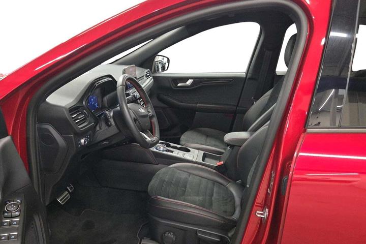 Rød Ford Kuga fra 2020