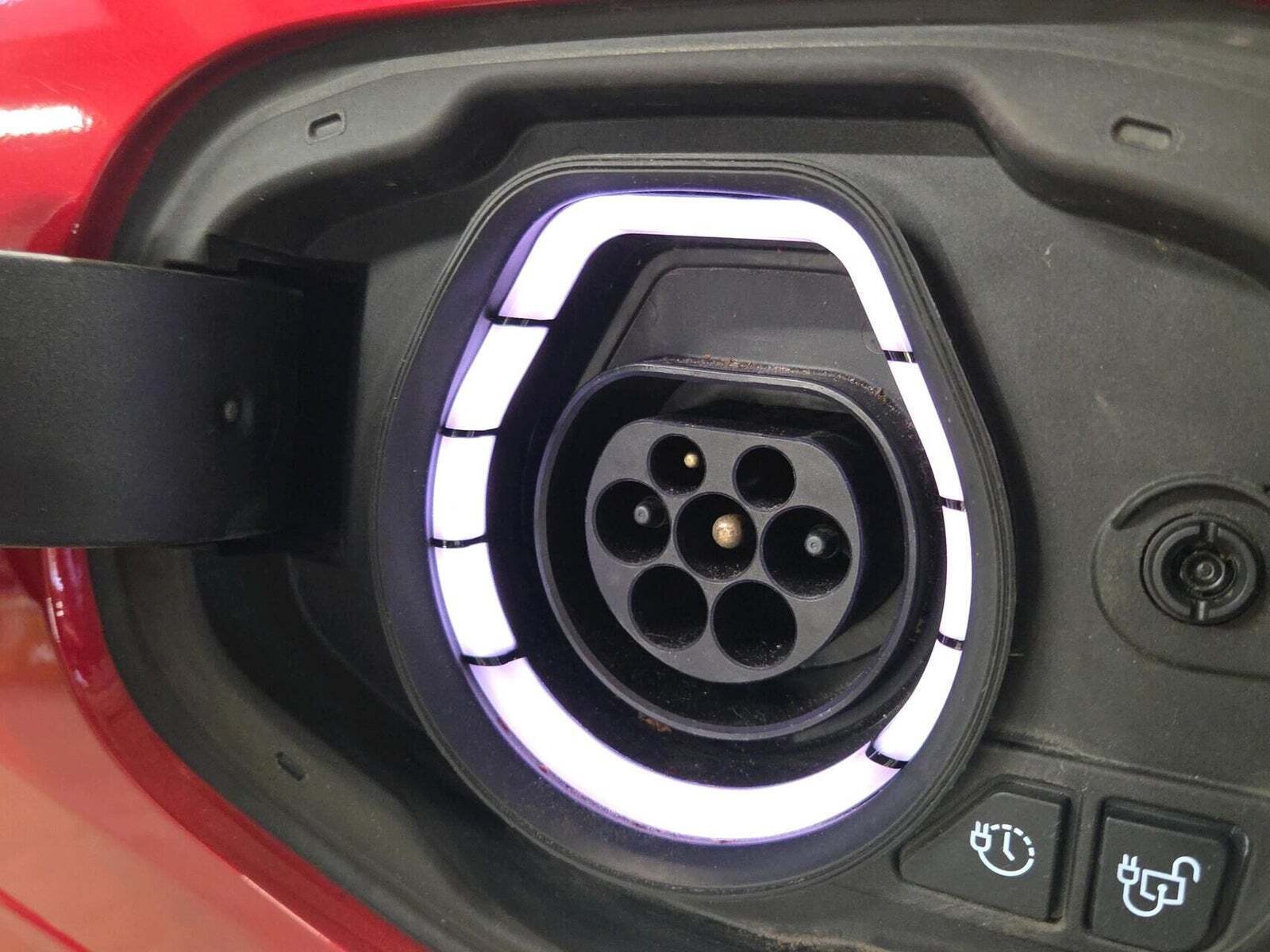 Rød Ford Kuga fra 2020