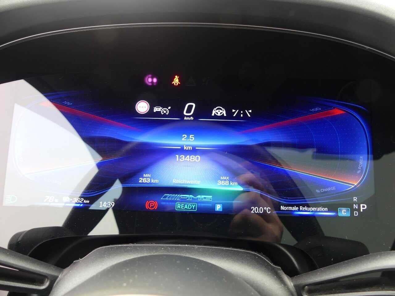 Sort Mercedes EQE43 SUV fra 2023