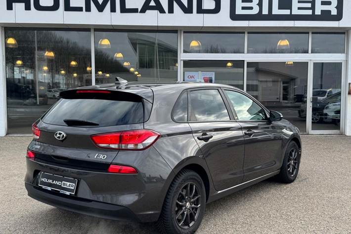 Grå Hyundai i30 fra 2018