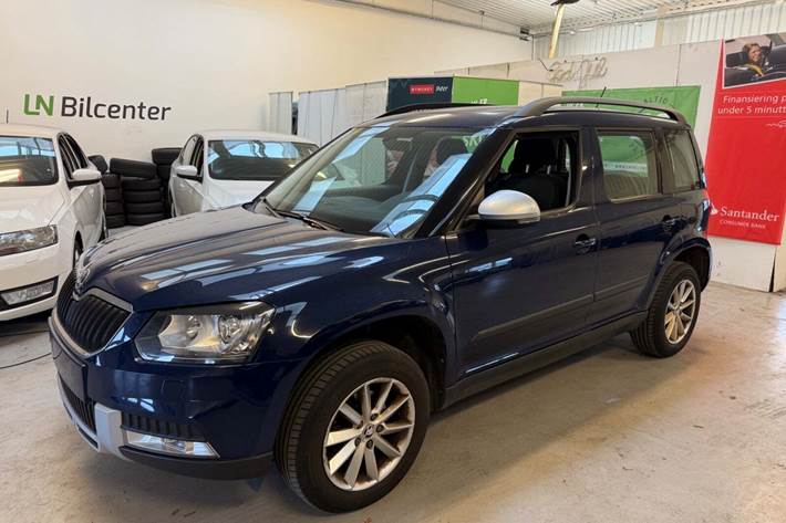 Blå Skoda Yeti Outdoor fra 2017 set udefra