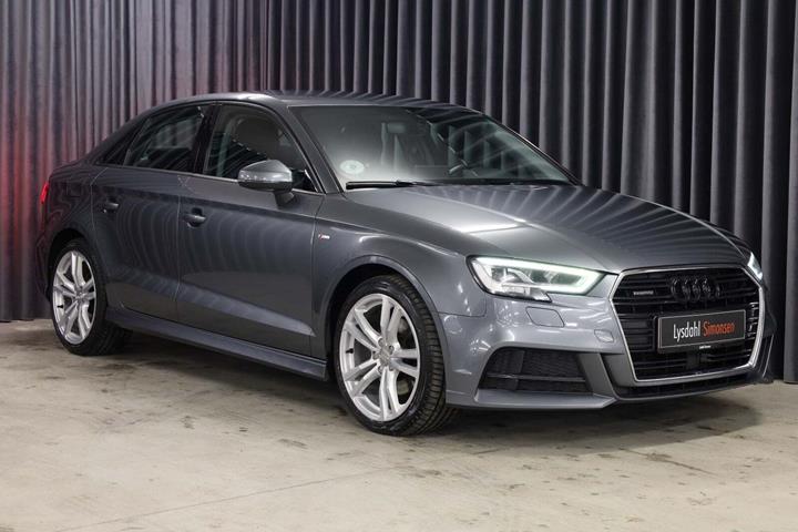 Grå Audi A3 fra 2020 set udefra