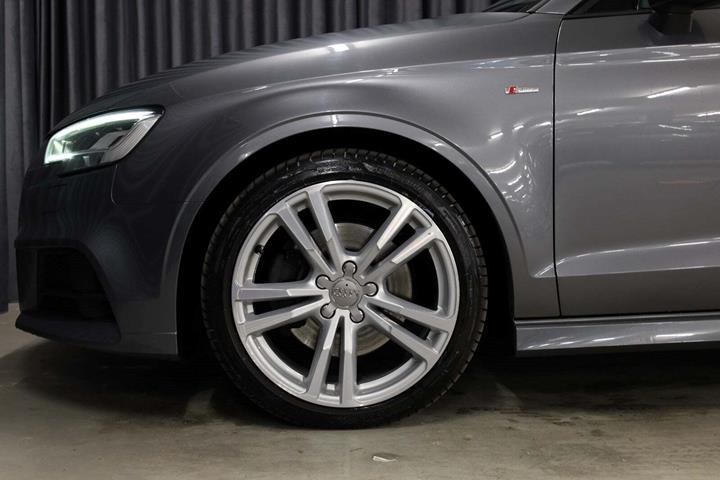 Grå Audi A3 fra 2020