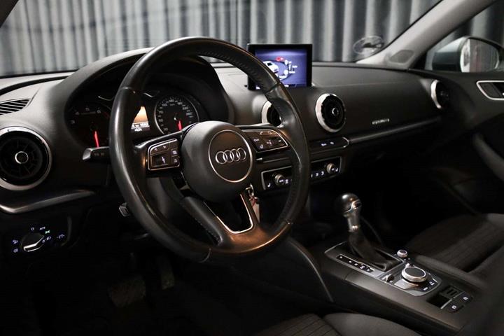 Grå Audi A3 fra 2020