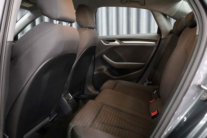 Grå Audi A3 fra 2020