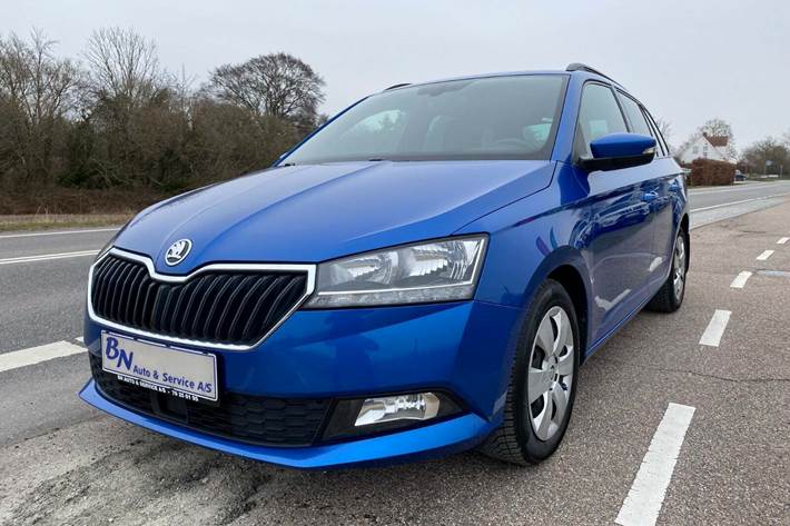 Blå Skoda Fabia fra 2020 set udefra