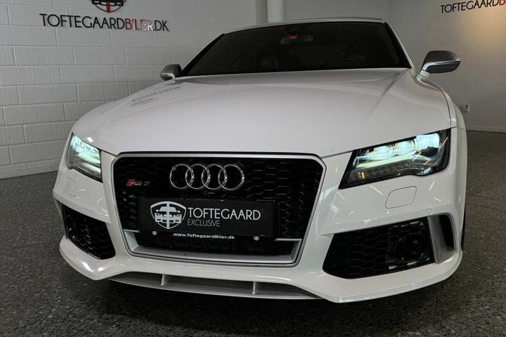 Hvid Audi RS7 fra 2014 set udefra