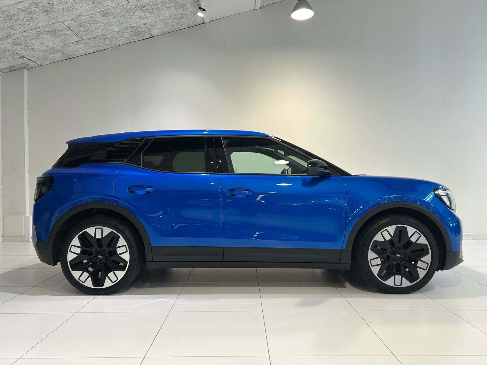 Ford Explorer 77 Premium Extended Range