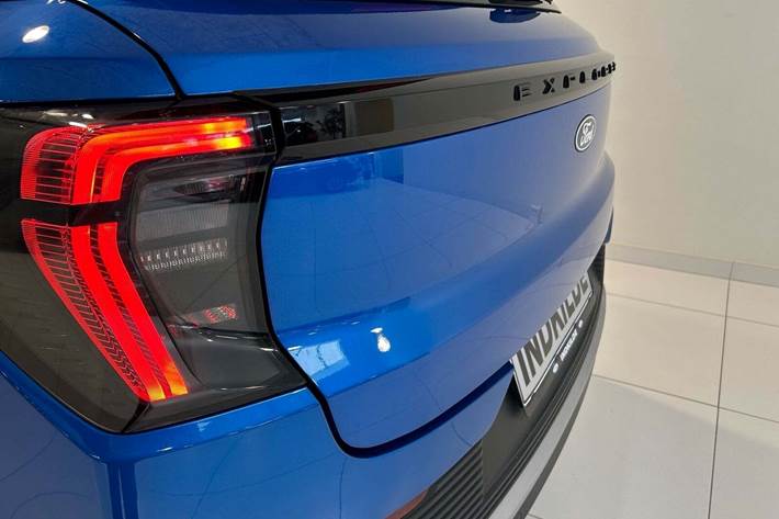 Blå Ford Explorer fra 2024