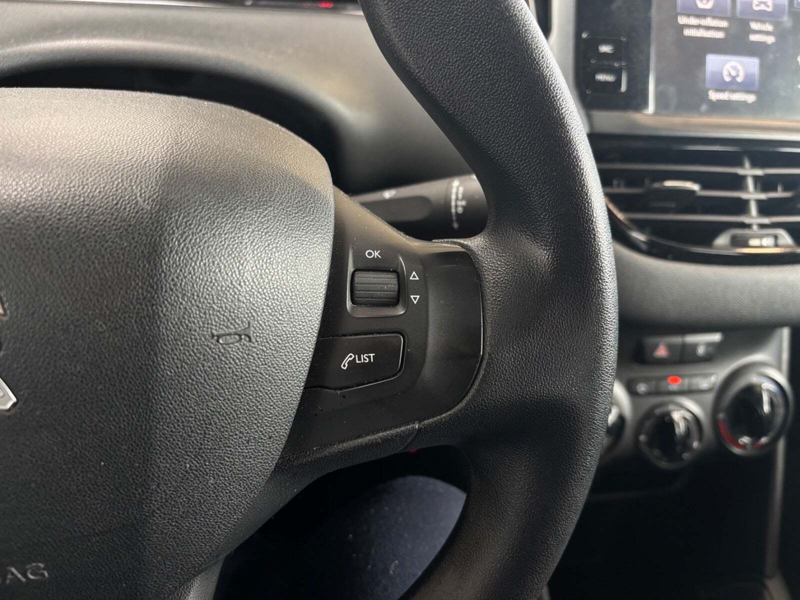 Hvid Peugeot 208 fra 2015