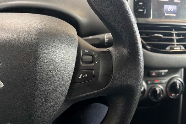 Hvid Peugeot 208 fra 2015