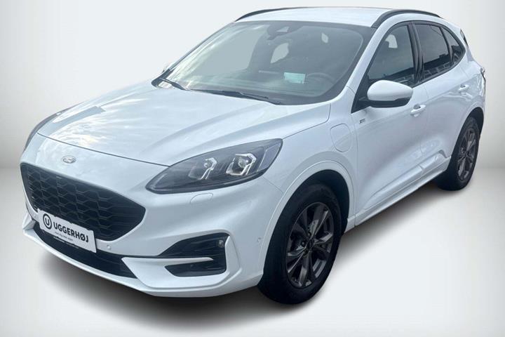 Hvid Ford Kuga fra 2023 set udefra
