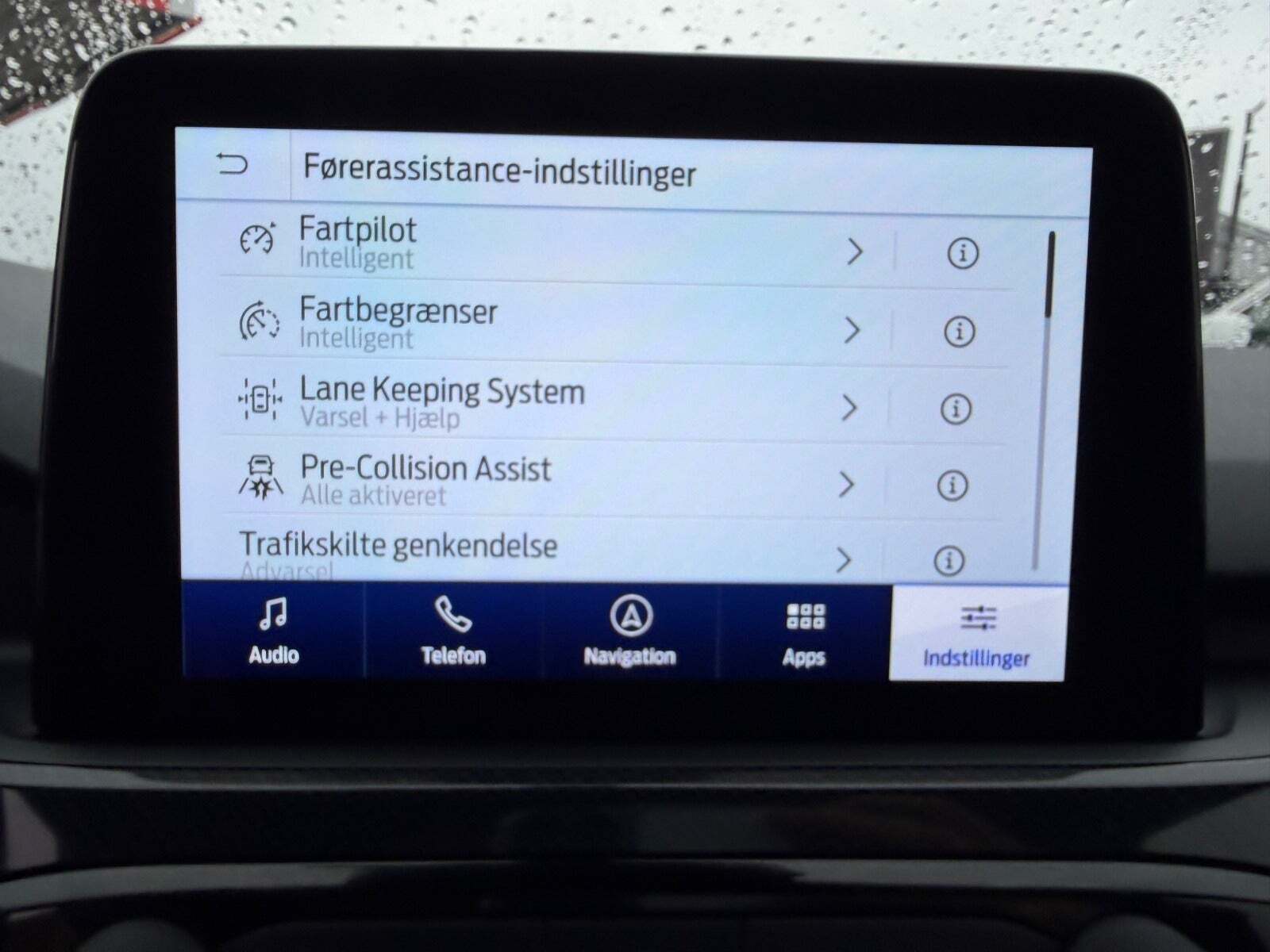 Hvid Ford Kuga fra 2023