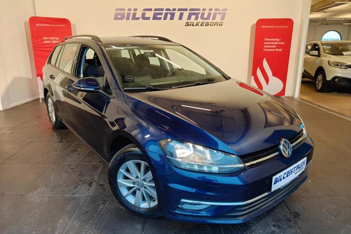 Blå VW Golf VII fra 2018 set udefra