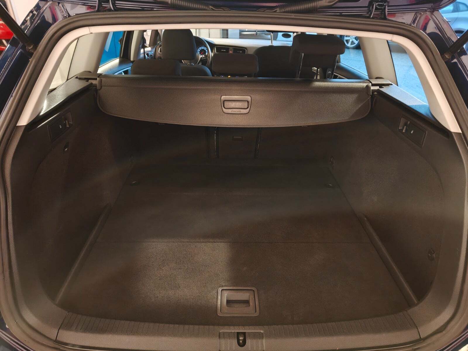 Blå VW Golf VII fra 2018