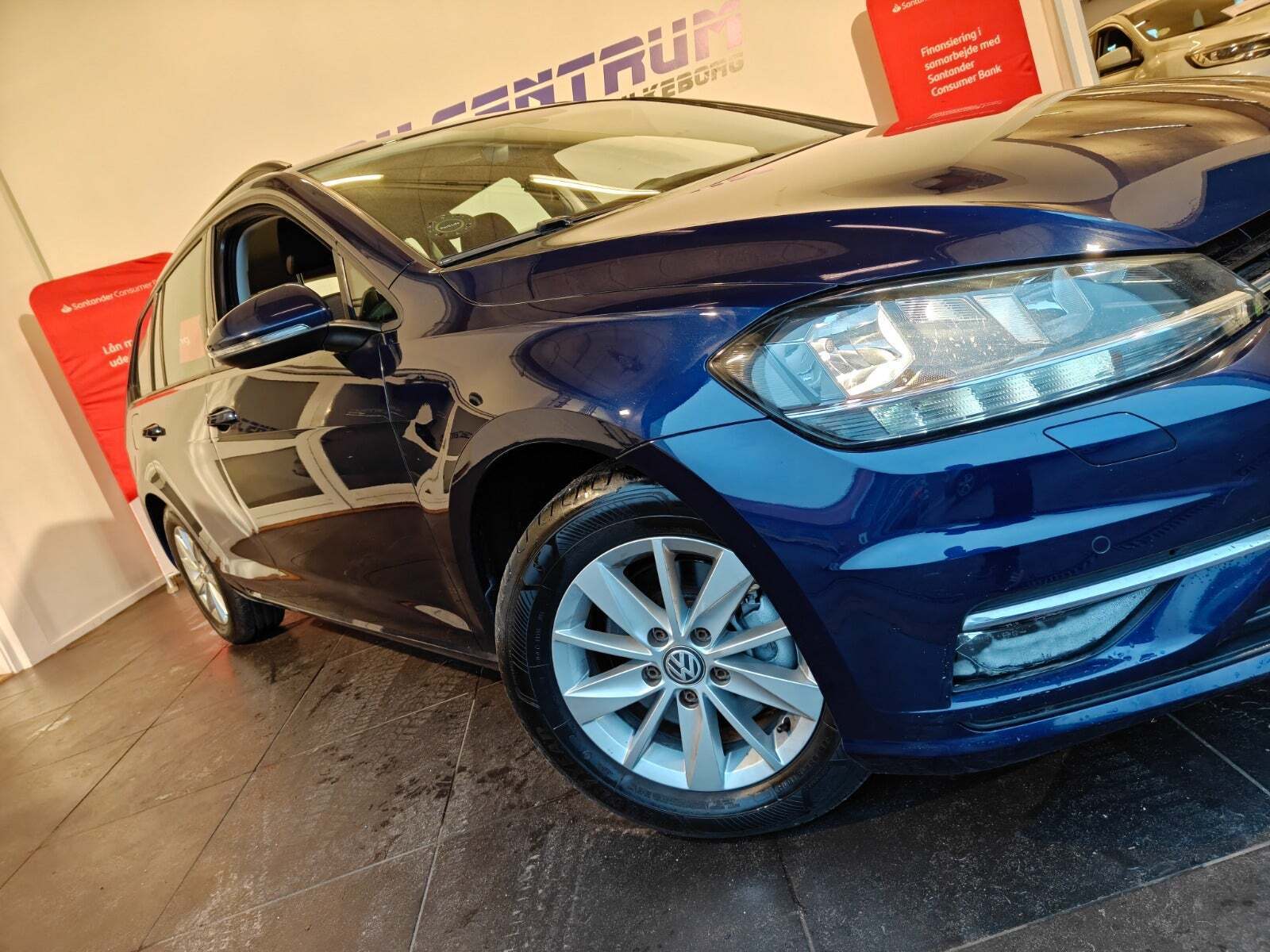 Blå VW Golf VII fra 2018