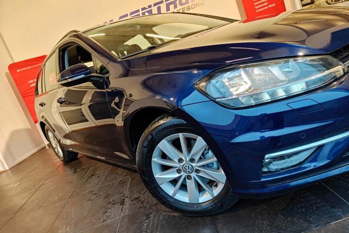 Blå VW Golf VII fra 2018