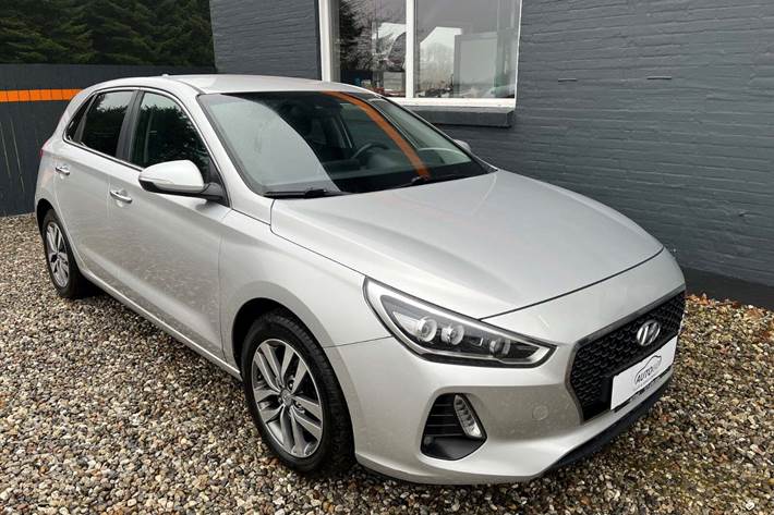 Sølv Hyundai i30 fra 2017