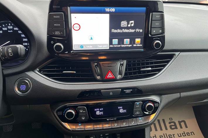 Sølv Hyundai i30 fra 2017