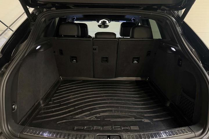 Sort Porsche Macan Turbo fra 2014