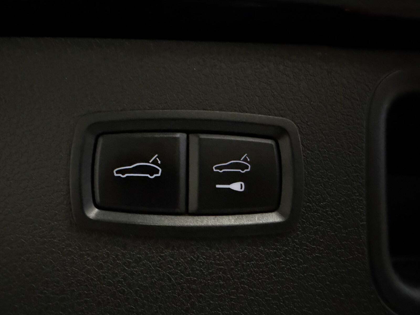 Sort Porsche Macan Turbo fra 2014