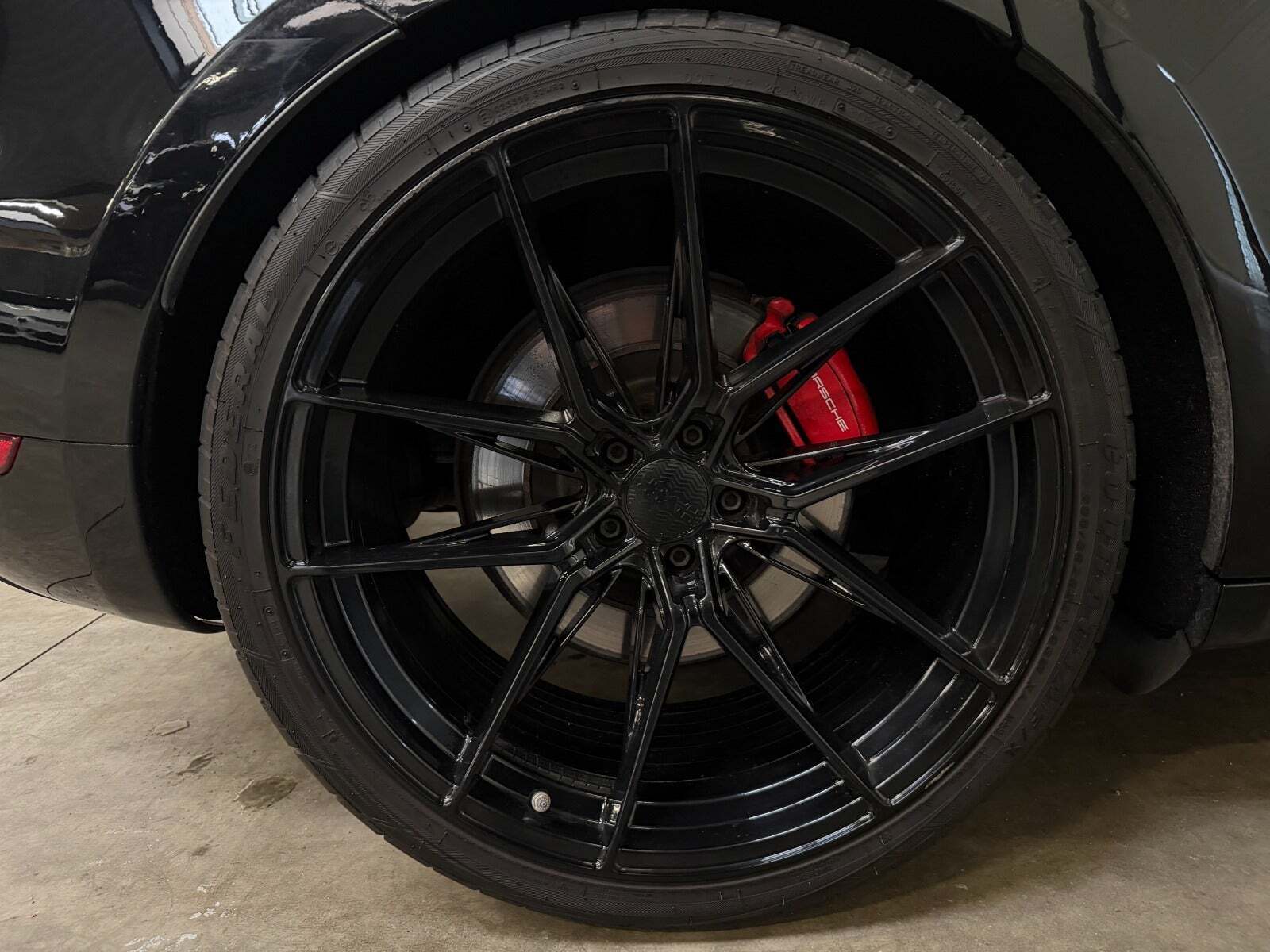 Sort Porsche Macan Turbo fra 2014