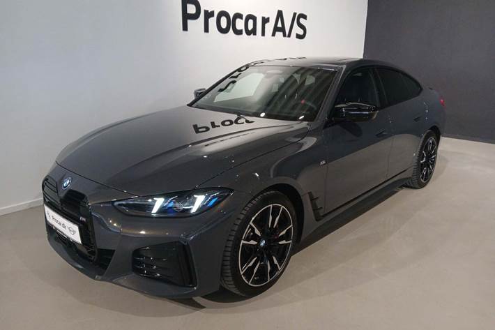 Grå BMW i4 fra 2025