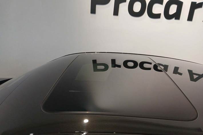 Grå BMW i4 fra 2025