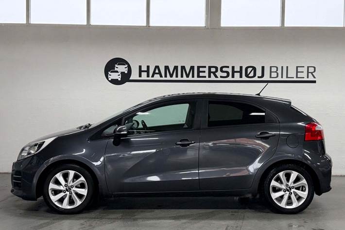 Grå Kia Rio fra 2015