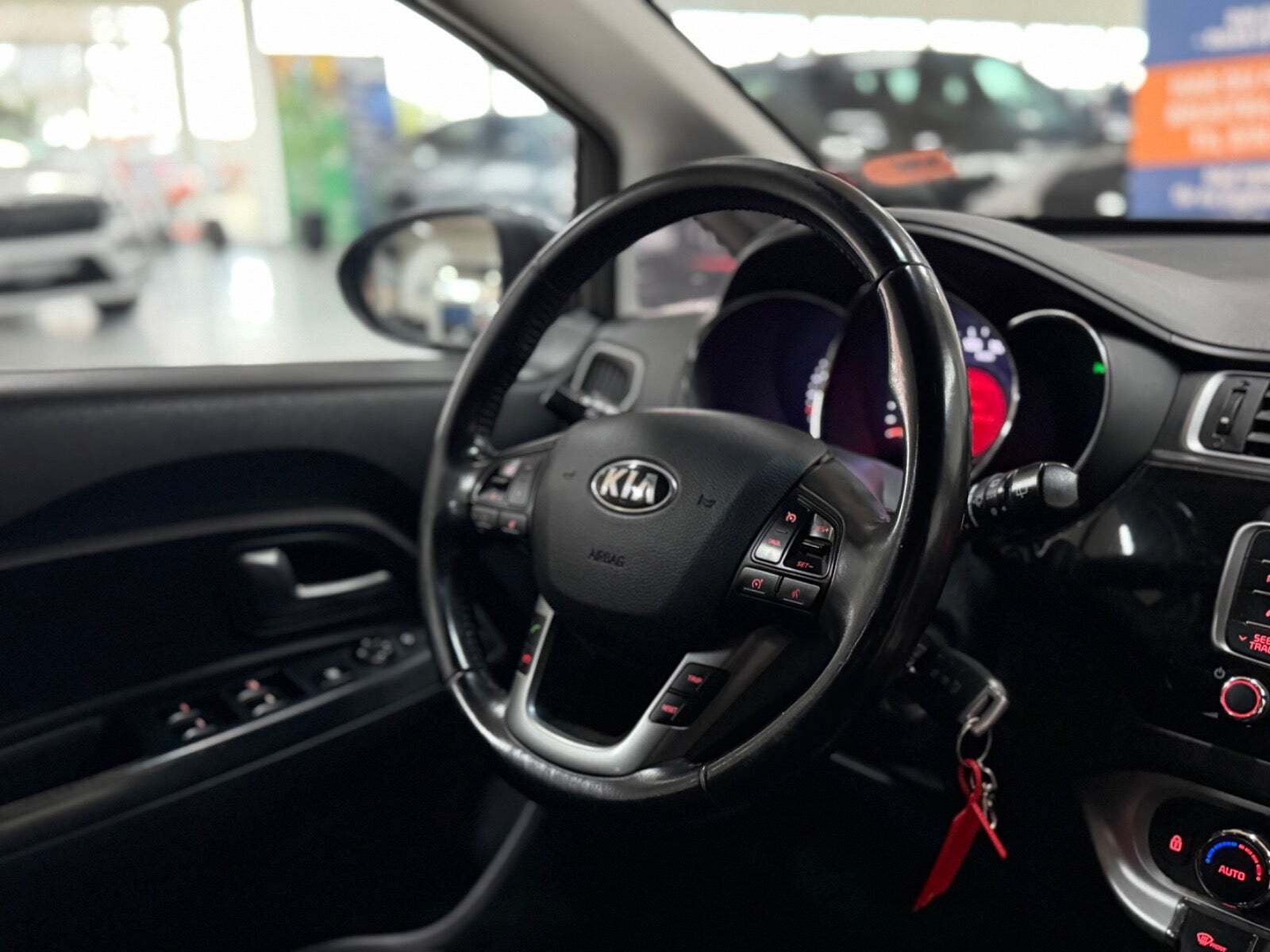 Grå Kia Rio fra 2015