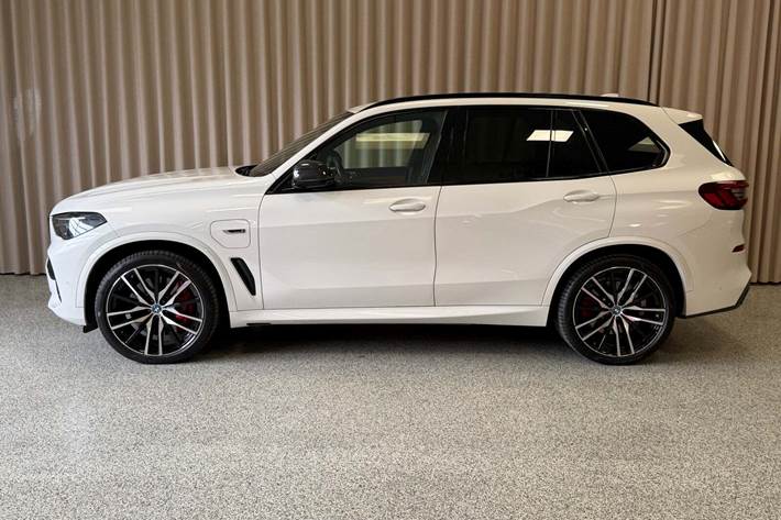 Hvid BMW X5 fra 2023