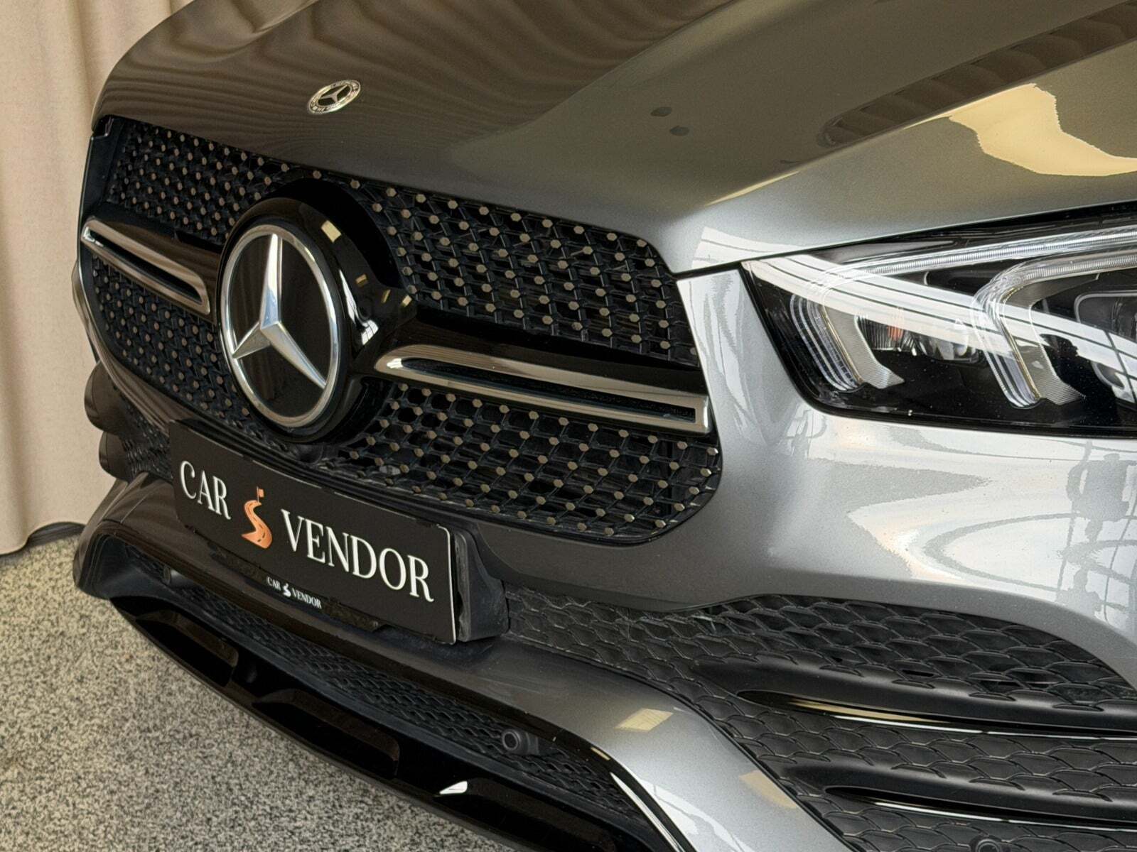 Grå Mercedes GLE350 de fra 2023
