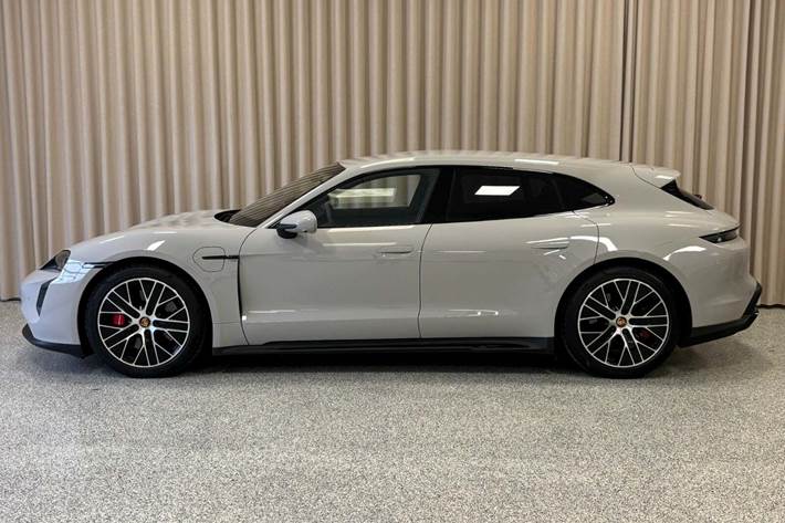 Grå Porsche Taycan GTS fra 2023