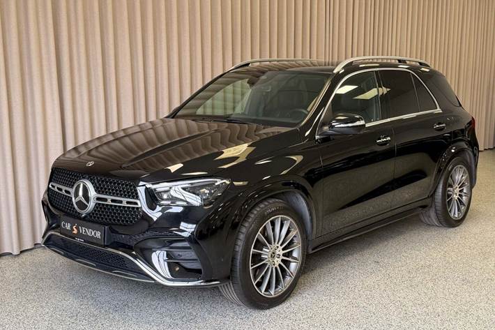 Sort Mercedes GLE350 de fra 2024 set udefra