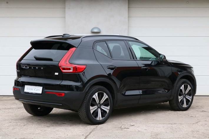 Sort Volvo XC40 fra 2023