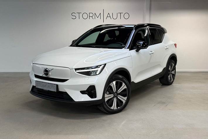 Grå Volvo XC40 fra 2023