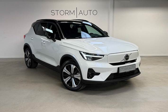 Grå Volvo XC40 fra 2023